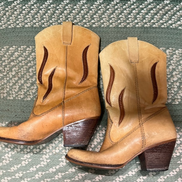 Women’s Leather Tan and Brown Western Style Boots - Picture 3 of 6
